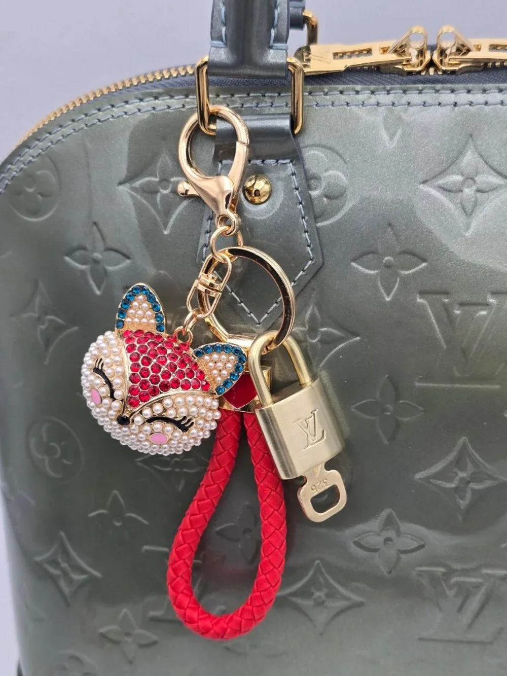 LV Gold Padlock 🔑 Authentic Louis Vuitton Charm + Unbranded Fox Head Keychain - Picture 2 of 11